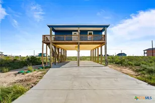 408 W Royal Oak Ln, Rockport, TX 78382 - Photo 1