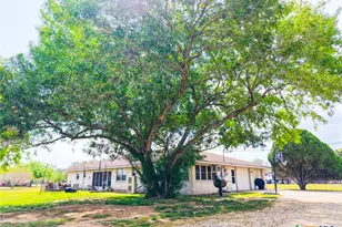 202 W Partridge Rd, Victoria, TX 77905 - Photo 3