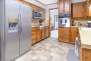 202 W Partridge Rd, Victoria, TX 77905 - Photo 9