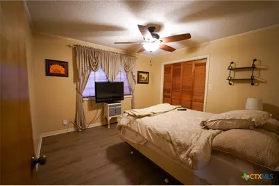 2801 E Loma Vista Avenue, Victoria, TX 77901 - Photo 9