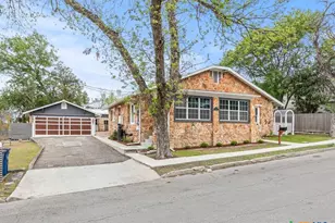 277 Magazine Ave, New Braunfels, TX 78130 - Photo 1