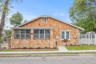 277 Magazine Ave, New Braunfels, TX 78130 - Photo 5