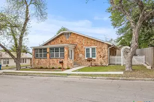 277 Magazine Ave, New Braunfels, TX 78130 - Photo 3