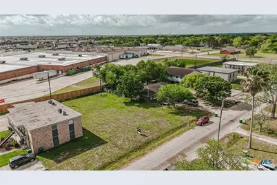 902 Simpson Road, Victoria, TX 77904 - Photo 3