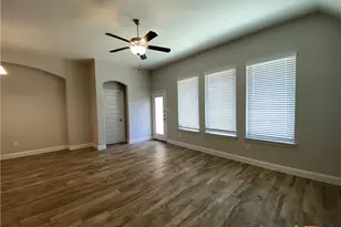 1331 Hillsong St, New Braunfels, TX 78130 - Photo 5