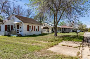 226 Thornton St, Gonzales, TX 78629 - Photo 17