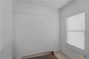 226 Thornton St, Gonzales, TX 78629 - Photo 23