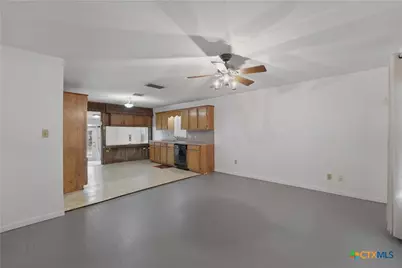 226 Thornton Street, Gonzales, TX 78629 - Photo 5