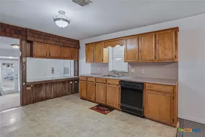 226 Thornton Street, Gonzales, TX 78629 - Photo 3