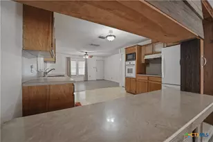 226 Thornton St, Gonzales, TX 78629 - Photo 9