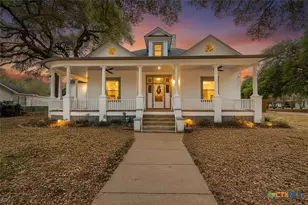 604 St Michael St, Gonzales, TX 78629 - Photo 1