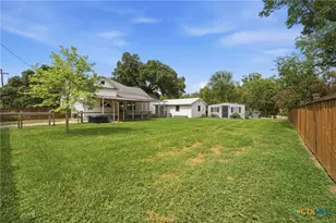 604 St Michael St, Gonzales, TX 78629 - Photo 7