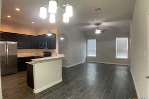 354 Creekside Curve, New Braunfels, TX 78130 - Photo 5