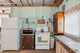 842 Burkett Dr, Seguin, TX 78155 - Photo 11