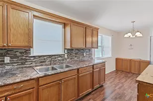 895 Lakebreeze Dr, Canyon Lake, TX 78133 - Photo 9