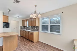 895 Lakebreeze Dr, Canyon Lake, TX 78133 - Photo 7