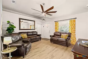 8 Hawthorn Ct, Belton, TX 76513 - Photo 3