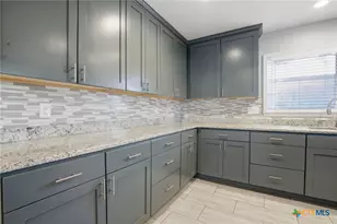 1225 N Unicorn Ave, New Braunfels, TX 78130 - Photo 13