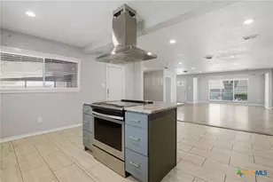 1225 N Unicorn Ave, New Braunfels, TX 78130 - Photo 7