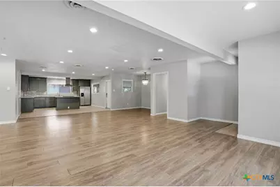 1225 N Unicorn Avenue, New Braunfels, TX 78130 - Photo 5