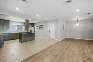 1225 N Unicorn Ave, New Braunfels, TX 78130 - Photo 5