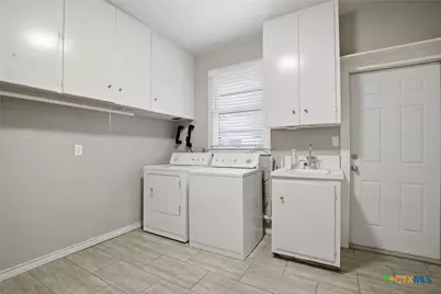 1225 N Unicorn Avenue, New Braunfels, TX 78130 - Photo 15