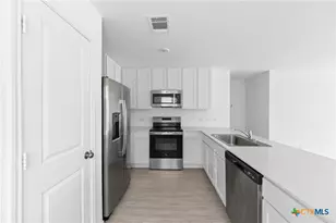 512 Texas Angel Wy, Jarrell, TX 76537 - Photo 3