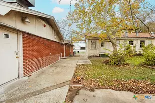 111 S 33rd St, Temple, TX 76504 - Photo 7