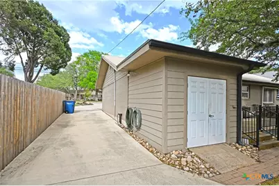 877 Twin Oaks Drive, New Braunfels, TX 78130 - Photo 41