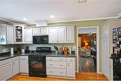 877 Twin Oaks Drive, New Braunfels, TX 78130 - Photo 17