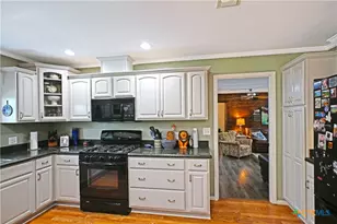 877 Twin Oaks Dr, New Braunfels, TX 78130 - Photo 17