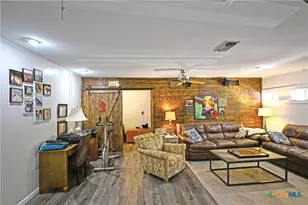 877 Twin Oaks Dr, New Braunfels, TX 78130 - Photo 9