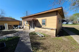 203 N West St, Yorktown, TX 78164 - Photo 13