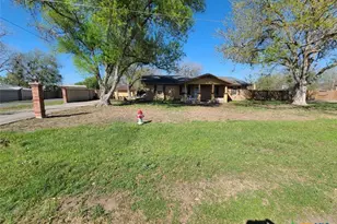 203 N West St, Yorktown, TX 78164 - Photo 1