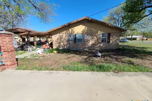 203 N West St, Yorktown, TX 78164 - Photo 5
