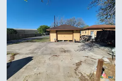 203 N West Street, Yorktown, TX 78164 - Photo 7