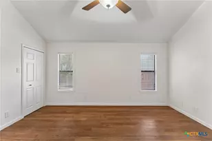 4330 Holw Hl Dr, San Antonio, TX 78217 - Photo 15