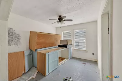 2011 N Jecker, Victoria, TX 77901 - Photo 11