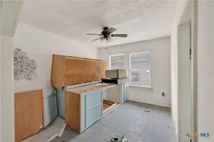 2011 N Jecker, Victoria, TX 77901 - Photo 11