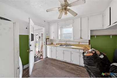 2011 N Jecker, Victoria, TX 77901 - Photo 9