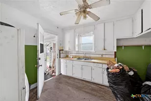 2011 N Jecker, Victoria, TX 77901 - Photo 9