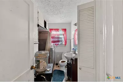 2011 N Jecker, Victoria, TX 77901 - Photo 17