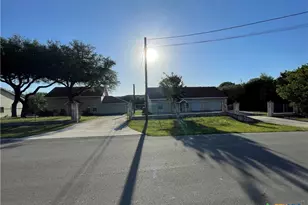 1375 Canyon Trce, Canyon Lake, TX 78133 - Photo 3