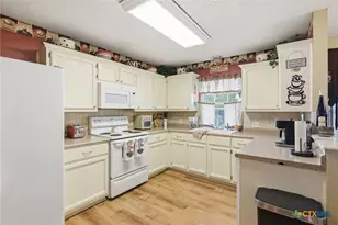 102 Palomino Ln, Victoria, TX 77904 - Photo 7