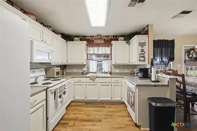 102 Palomino Lane, Victoria, TX 77904 - Photo 9