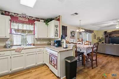 102 Palomino Lane, Victoria, TX 77904 - Photo 11