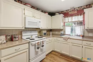 102 Palomino Ln, Victoria, TX 77904 - Photo 9