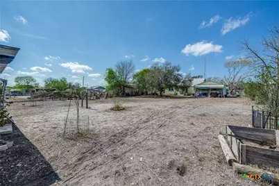615 E Main Avenue, Karnes City, TX 78118 - Photo 23