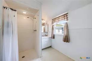 615 E Main Ave, Karnes City, TX 78118 - Photo 17