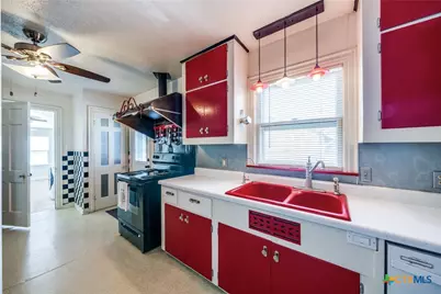 615 E Main Avenue, Karnes City, TX 78118 - Photo 11